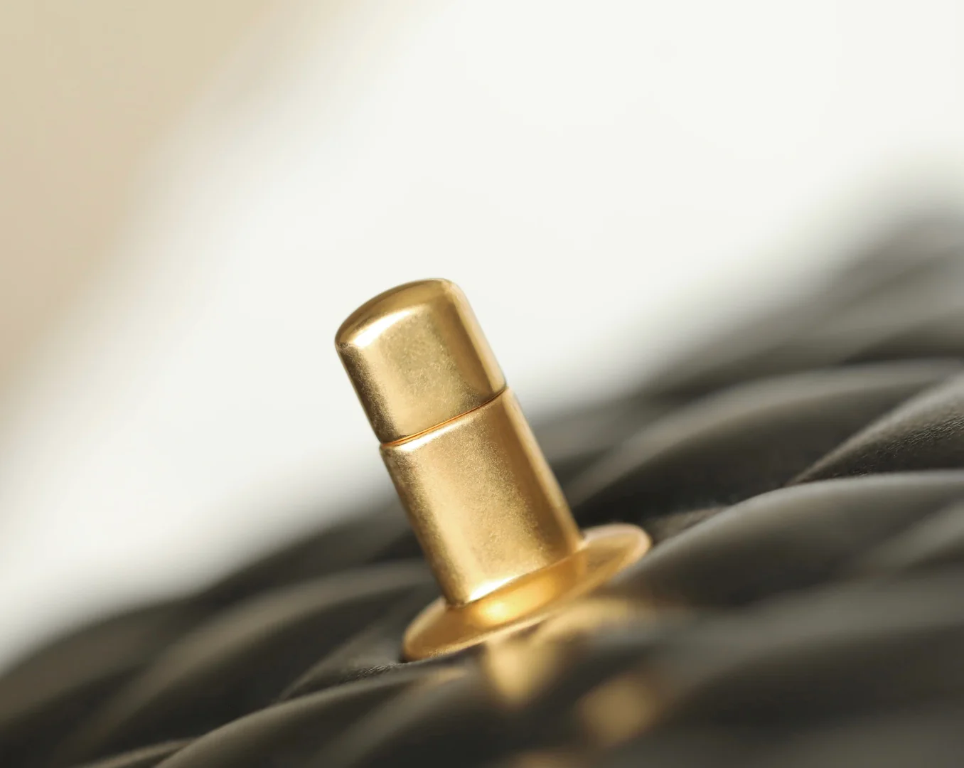 Мини-юбка Chanel Kelly из шерсти, черная, 25 пенсов.