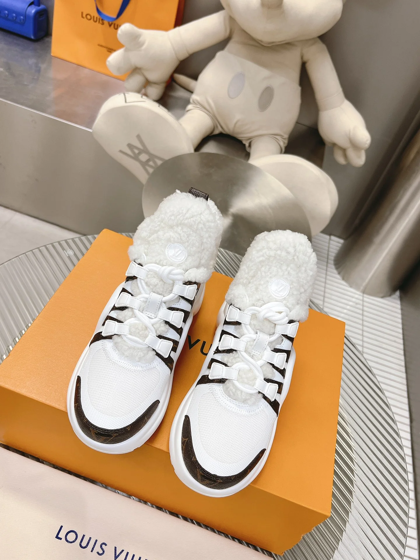 LV - Массивные туфли из шелковой кожи - Бело-коричневые