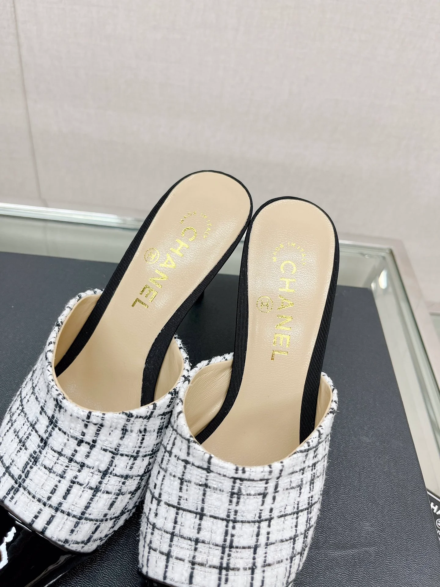 Босоножки на высоком каблуке Chanel Coco Pearl - 8-5 см