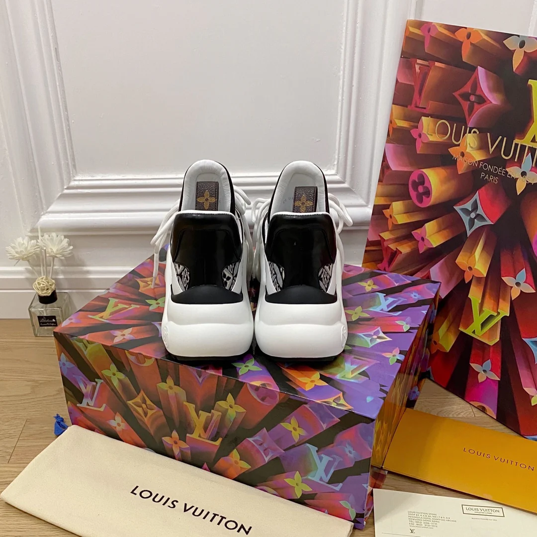 Обувь LV - массивные кроссовки с вышивкой LV - черно-белые