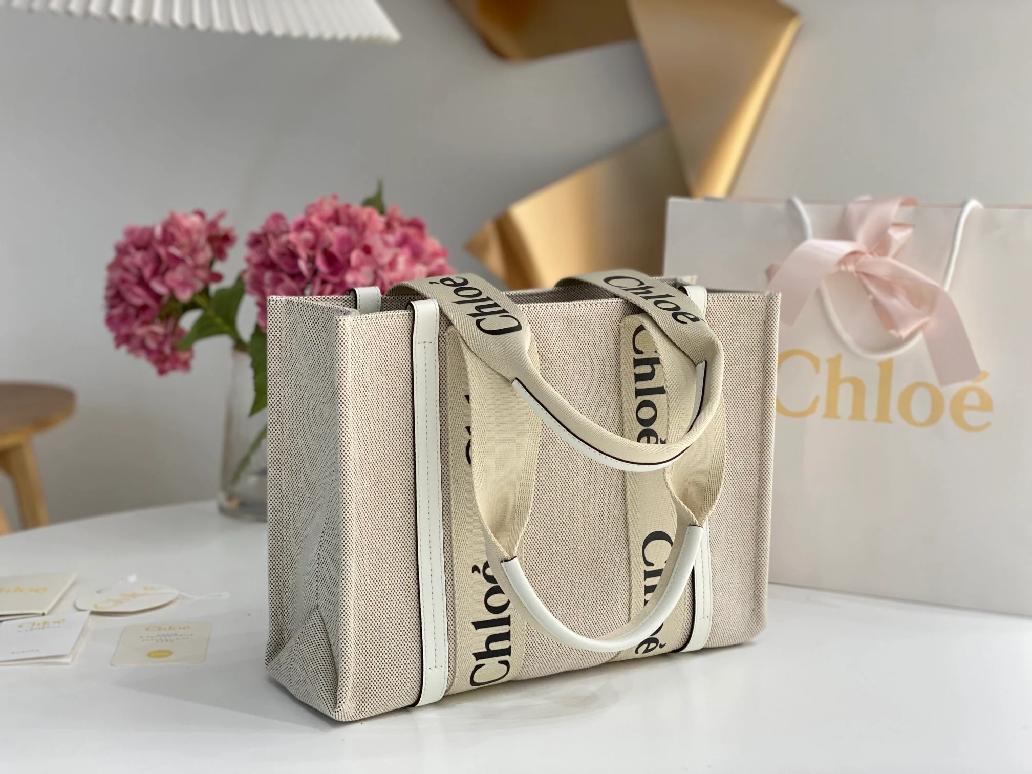 Сумка-тоут Chloe Woody - белая - средний размер