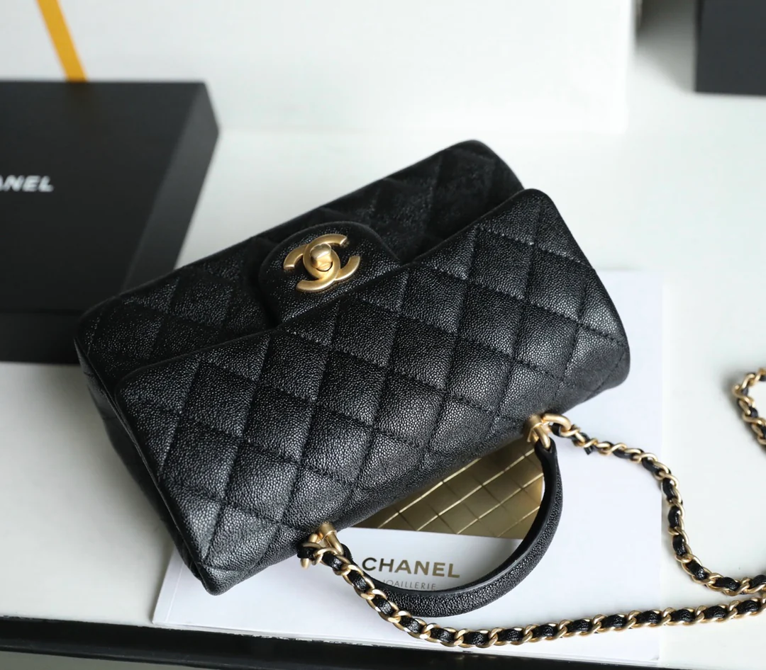 Сумка Chanel Coco Handle - выстиранная телячья кожа с текстурой 