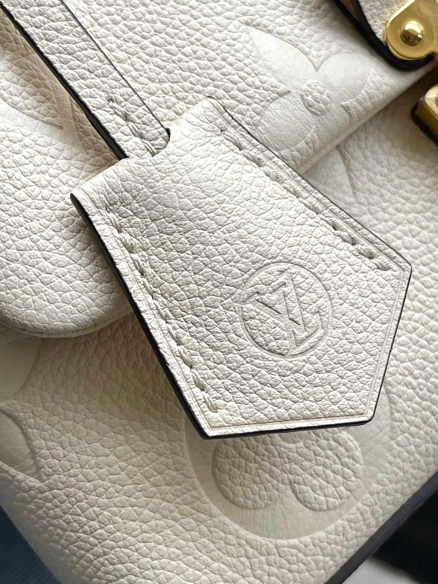 m46008-LV-madeleine-bb-handbag/crossbody bag-white