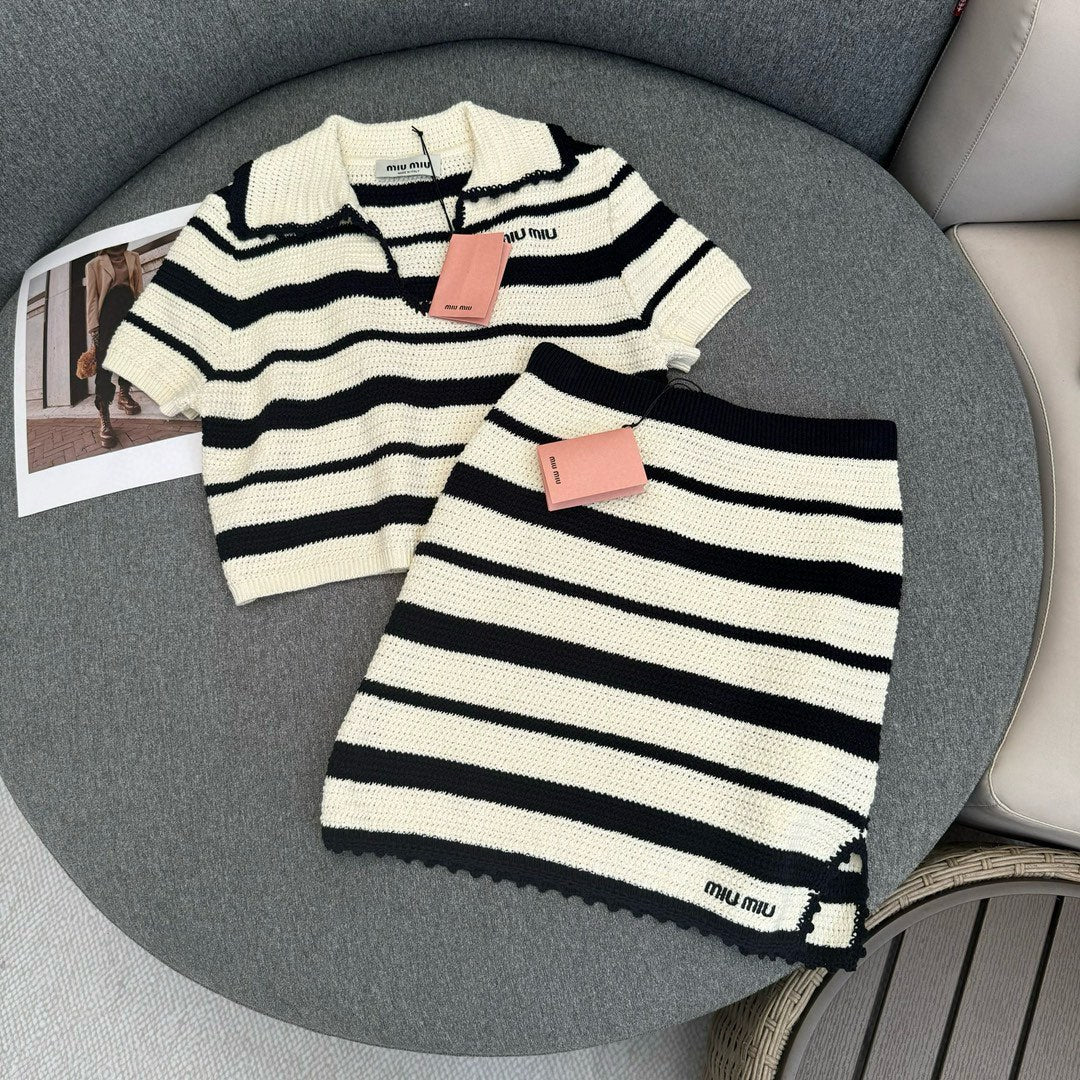 Miu Miu-2404-24 Новый весенний комплект в стиле преппи: поло и полосатый трикотаж