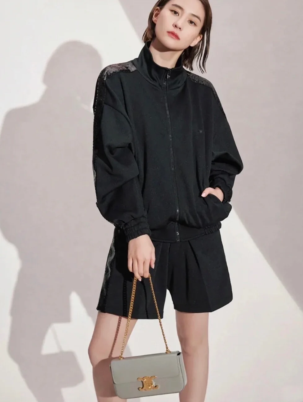 Сумка Celine Triomphe на плечо из глянцевой телячьей кожи с цепочкой - 1 шт.