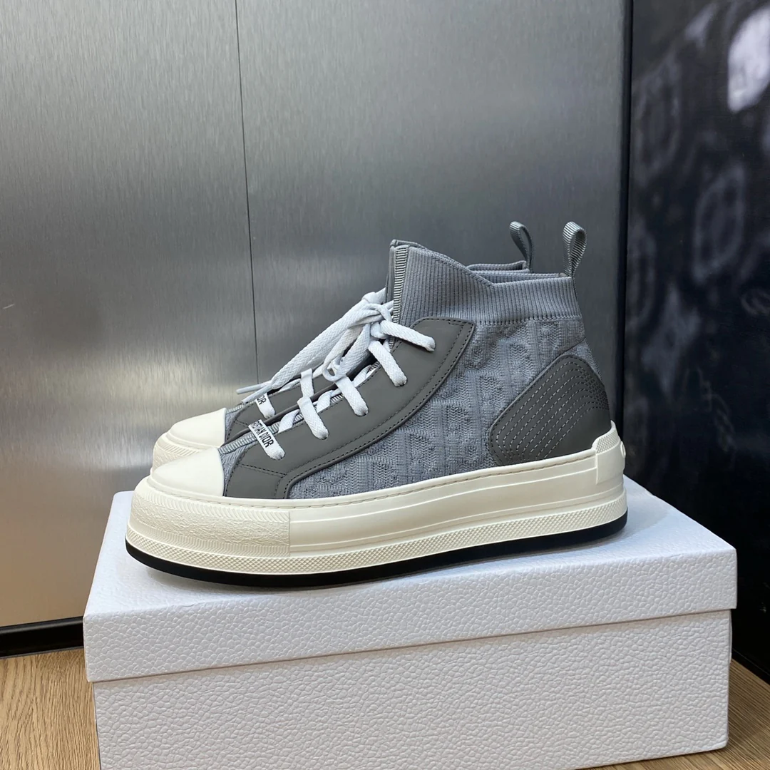 Новинка сезона осень/зима 2023 от Dior - высокие повседневные туфли на платформе Walkn со шнуровкой - унисекс - серые