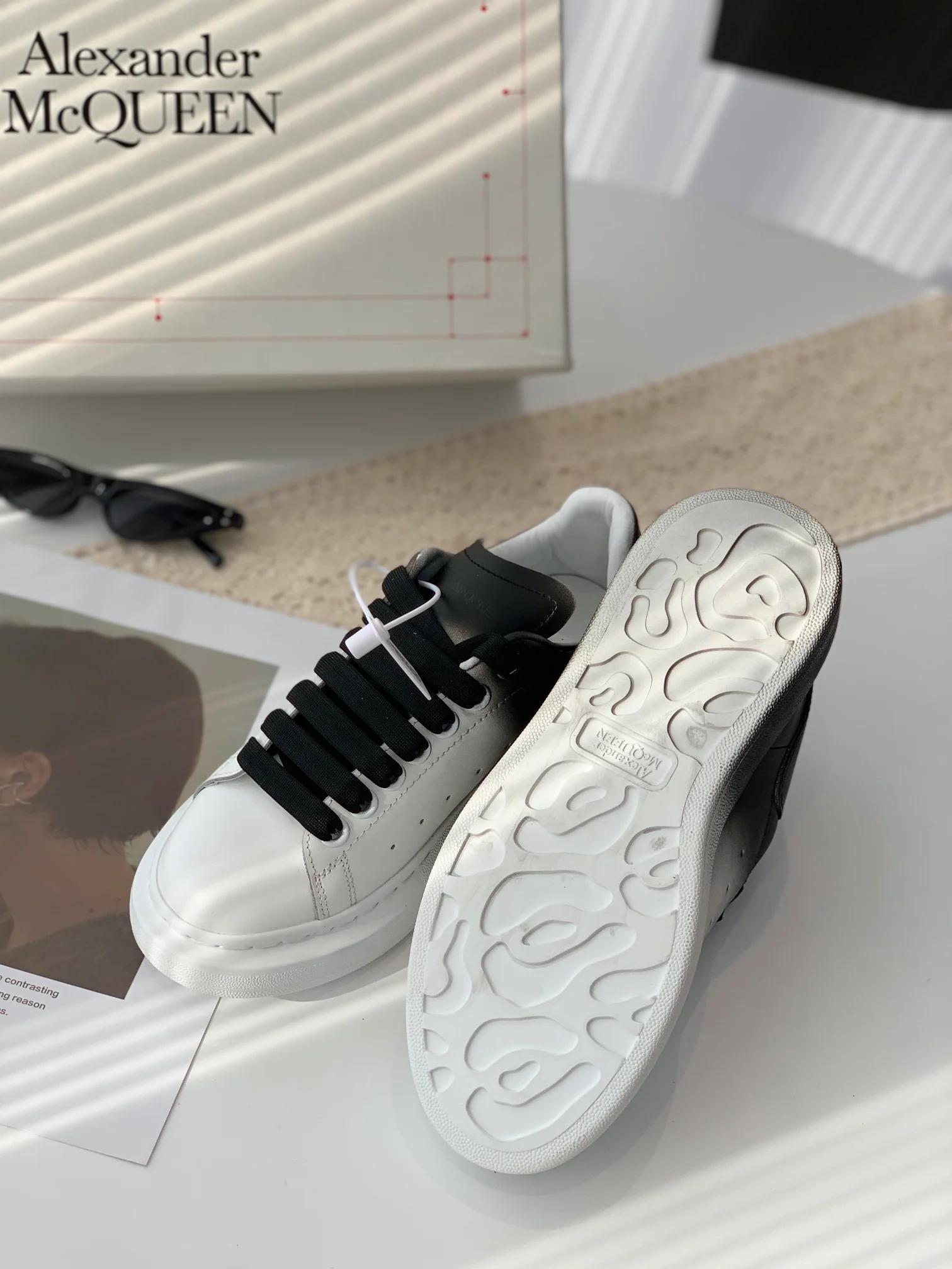 McQueen - Улучшенные классические белые кроссовки - Градиентный черный