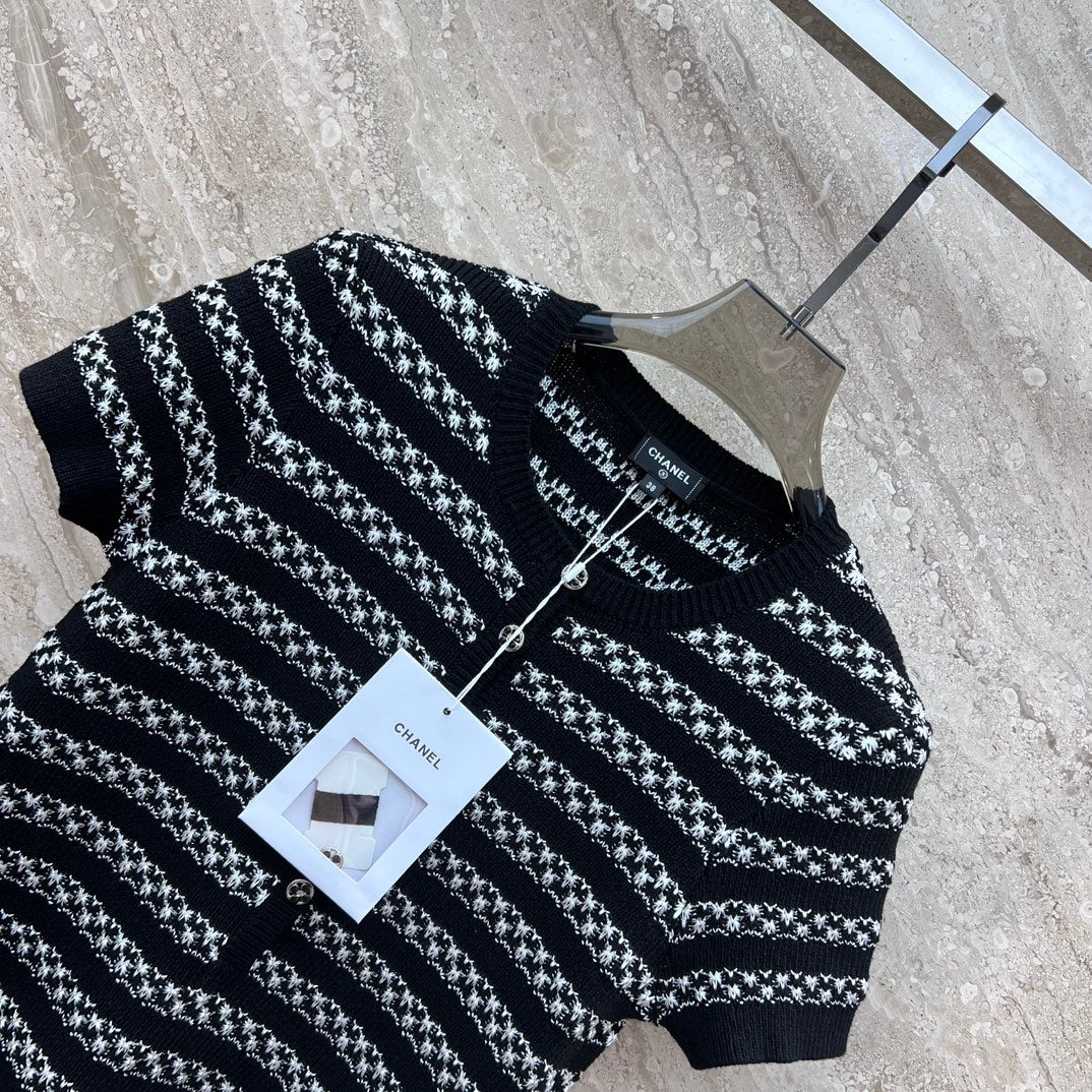 Вязаный топ Chanel 2403 из специальной пряжи с короткими рукавами - черный