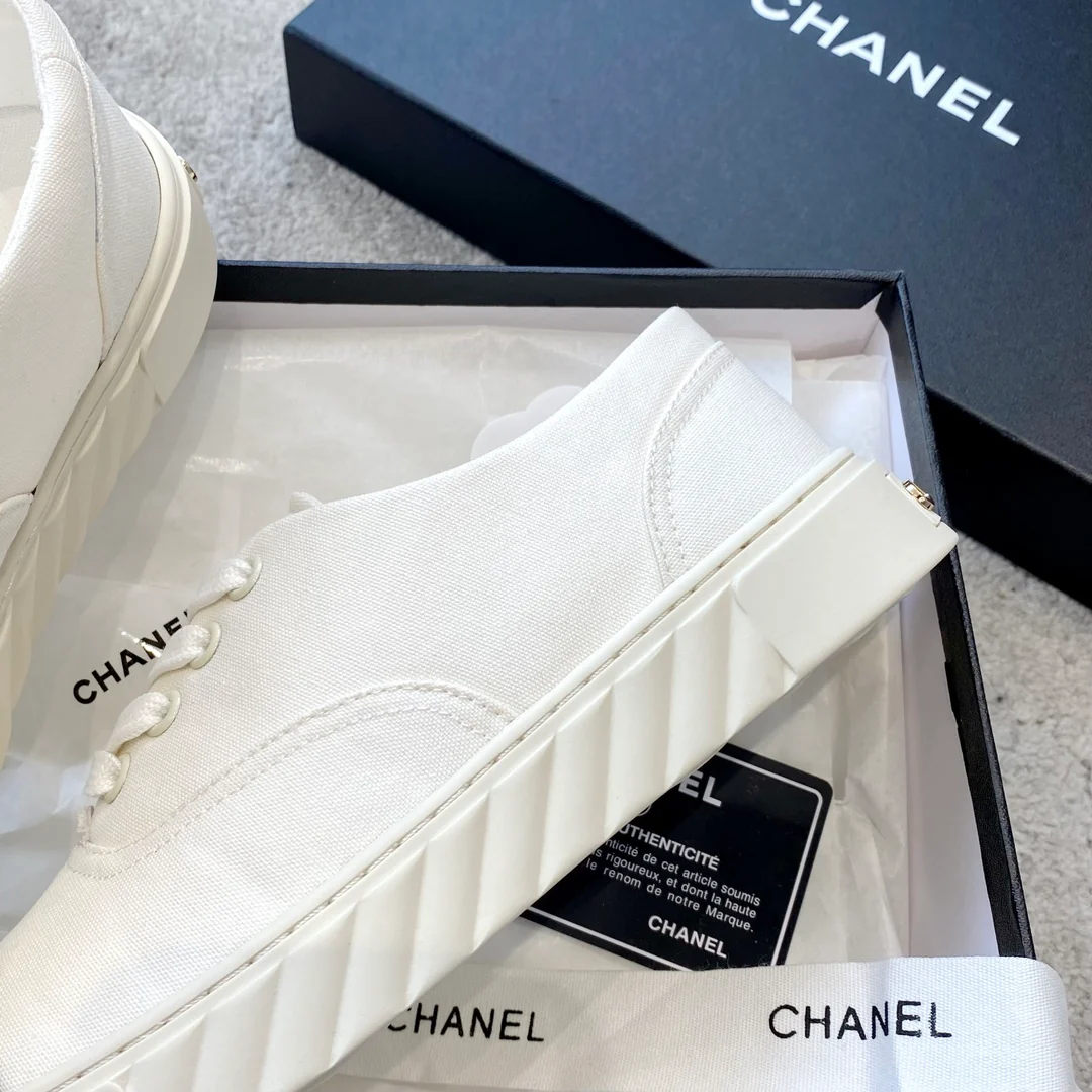 Новинка сезона весна/лето 2023 от Chanel - Колледжские парусиновые туфли - Белые - 1