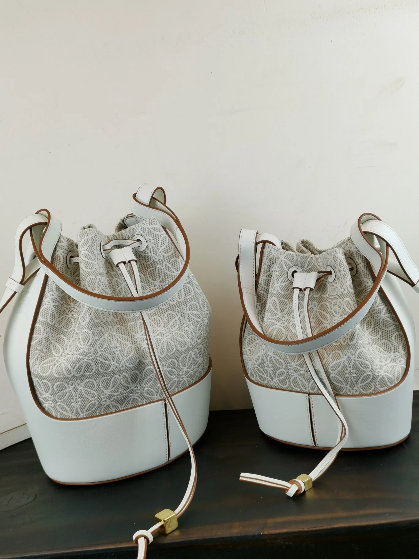 Сумка-ведро Loewe Anagram - Маленькая - 1 шт.