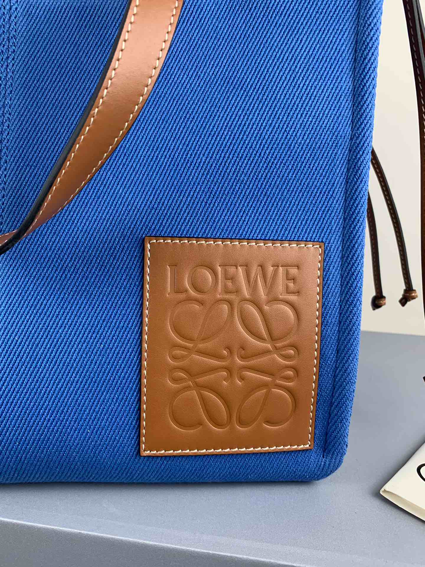 Сумка-тоут Loewe с подушкой, сине-коричневая кожа