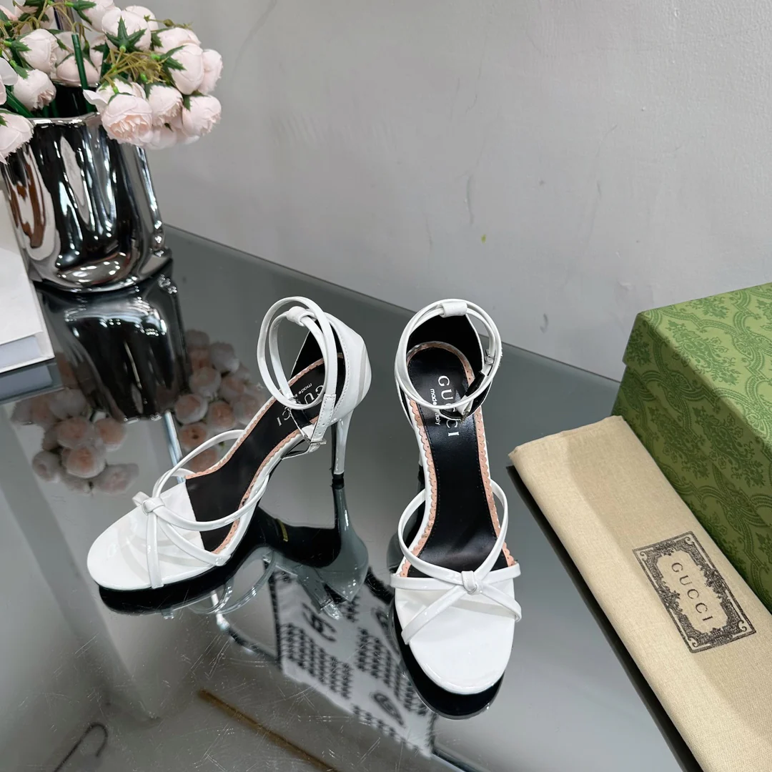 Новинка весны 2023 года от Gucci - Босоножки на шпильке - Белые