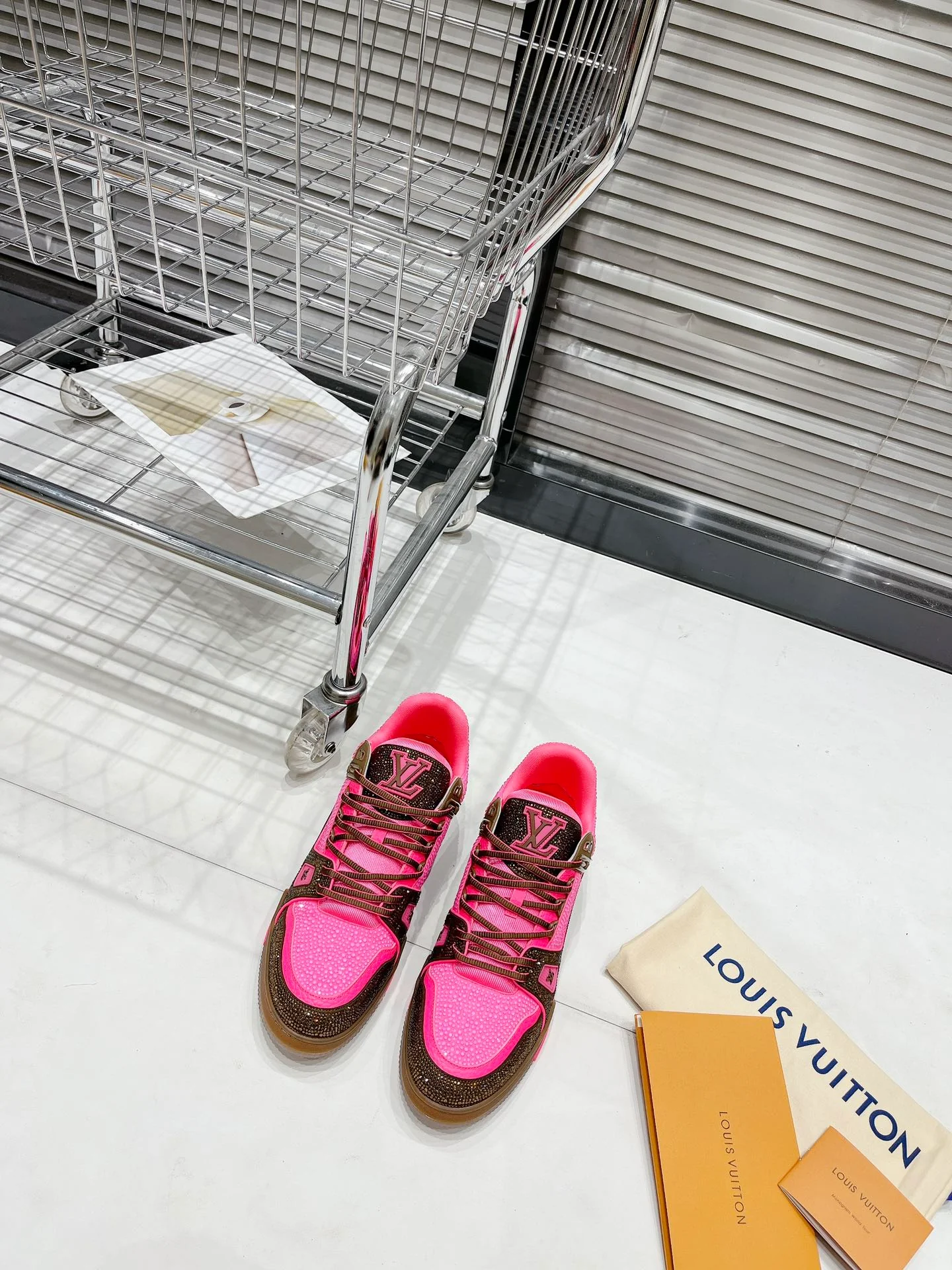 Кроссовки LV Trainer - Скейтбордистские кроссовки - Глянцевые розово-коричневые - Унисекс