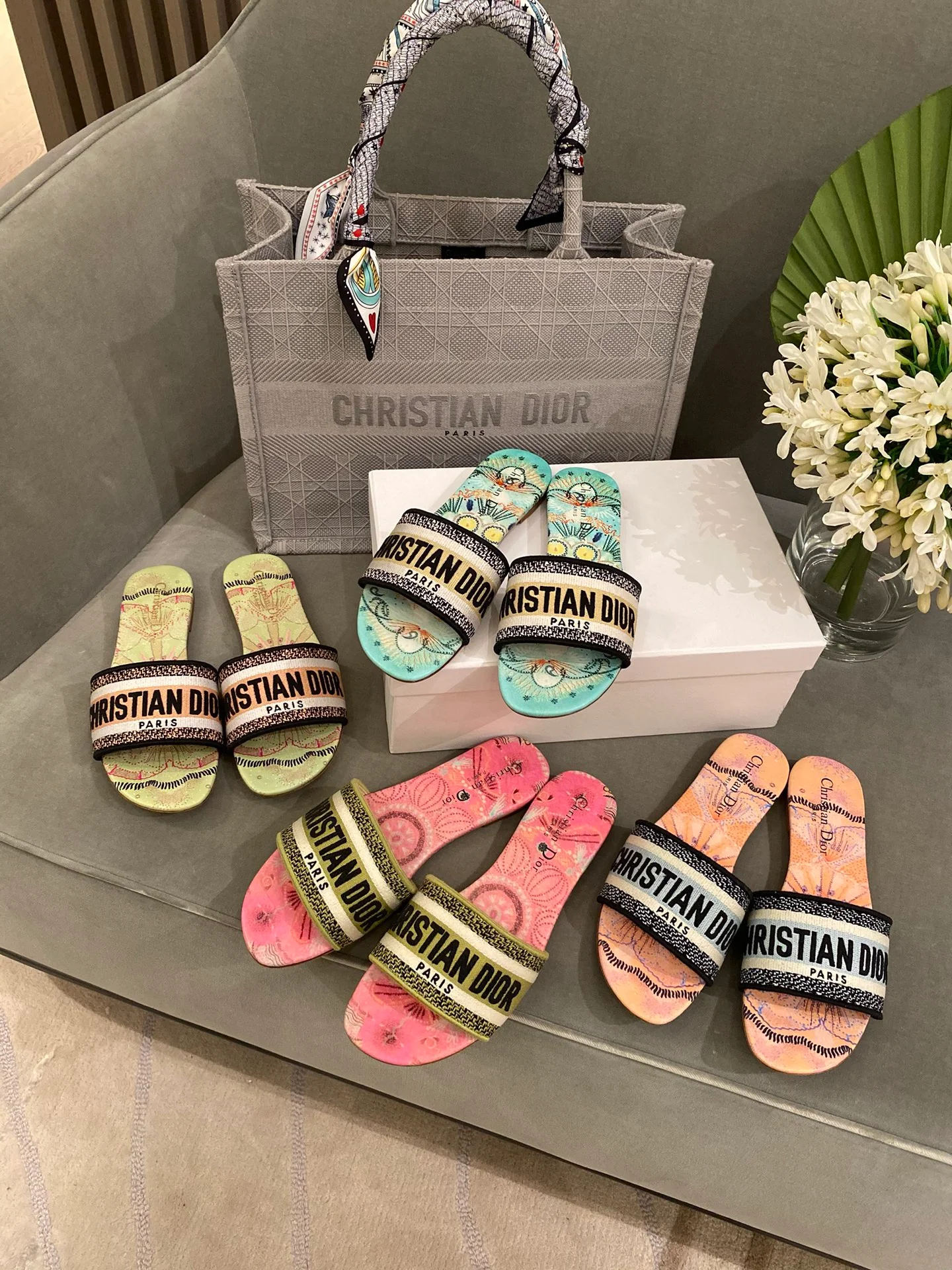 Dior - Новые вышитые тапочки