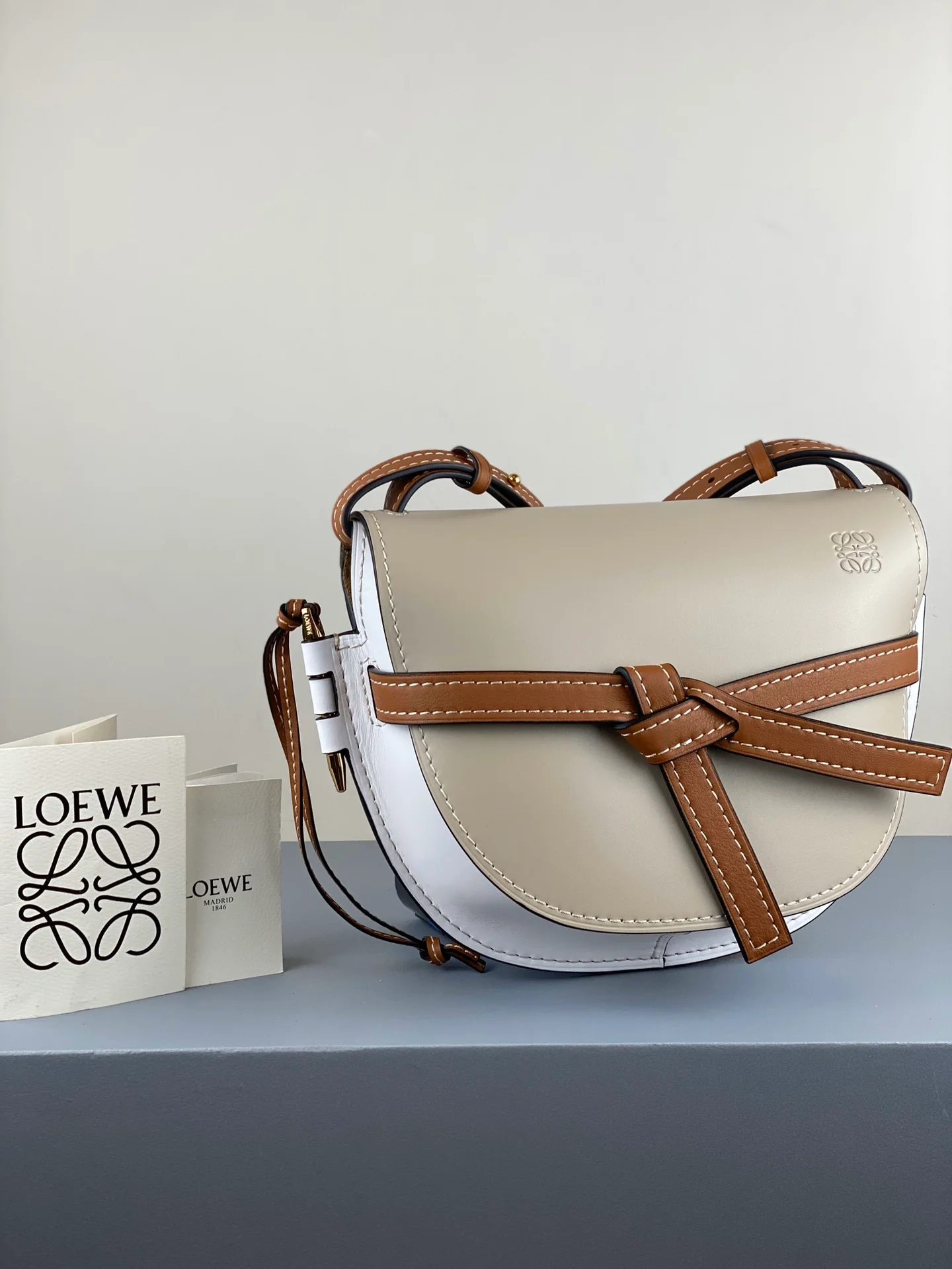 Loewe-gate-mini-21x12-5x9-5-cm-12