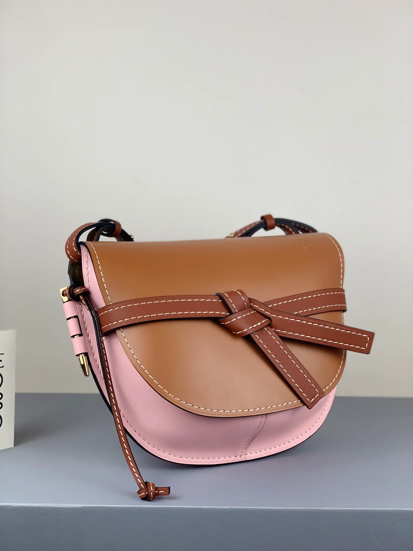 Loewe-gate-small-20x19x11-5-cm