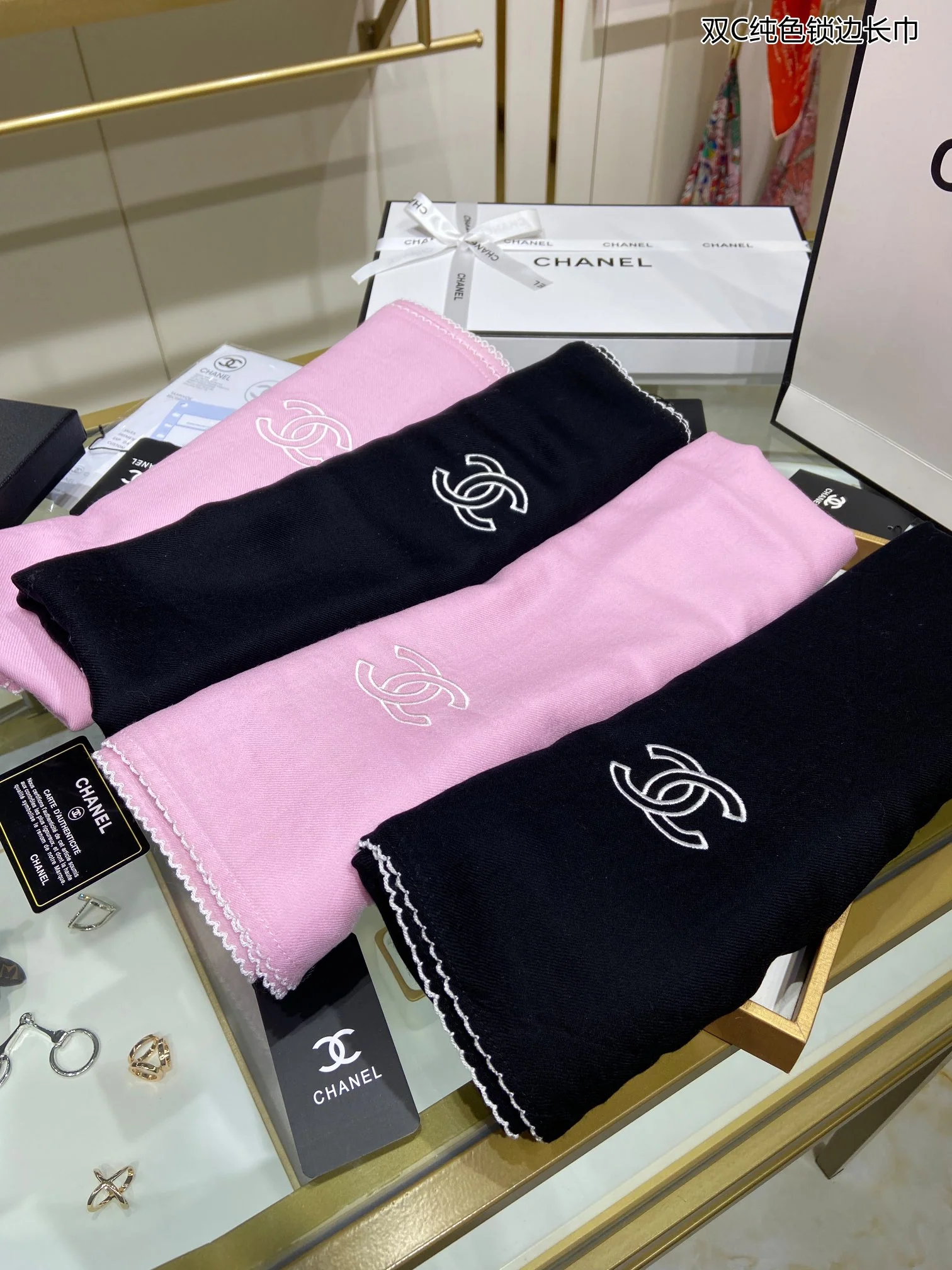 Однотонный оверлочный шарф Chanel