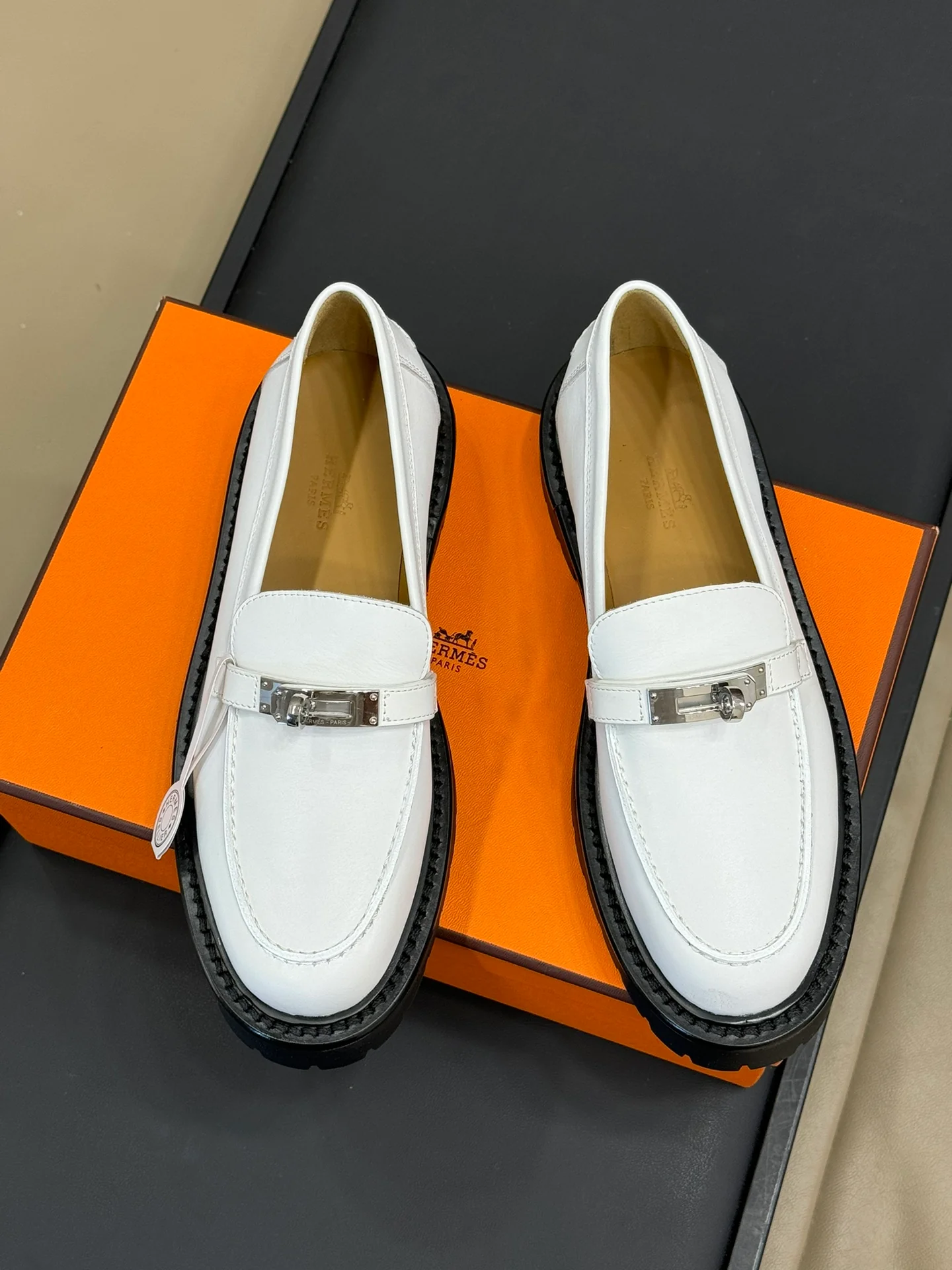 Лоферы Hermes 2024 - белые