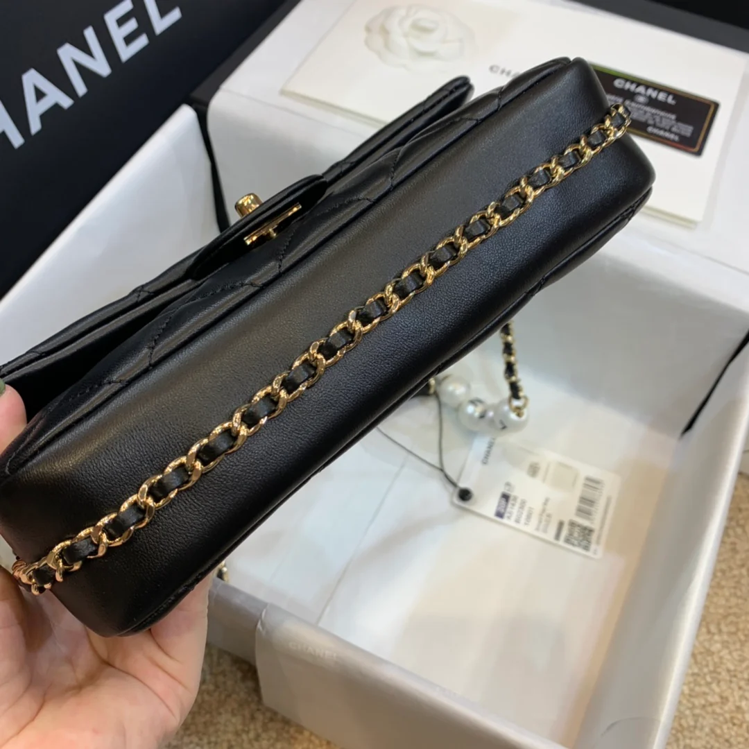 Сумка Chanel CF Pearl из коллекции Весна/Лето 2020 - Черная - 18 см - 1