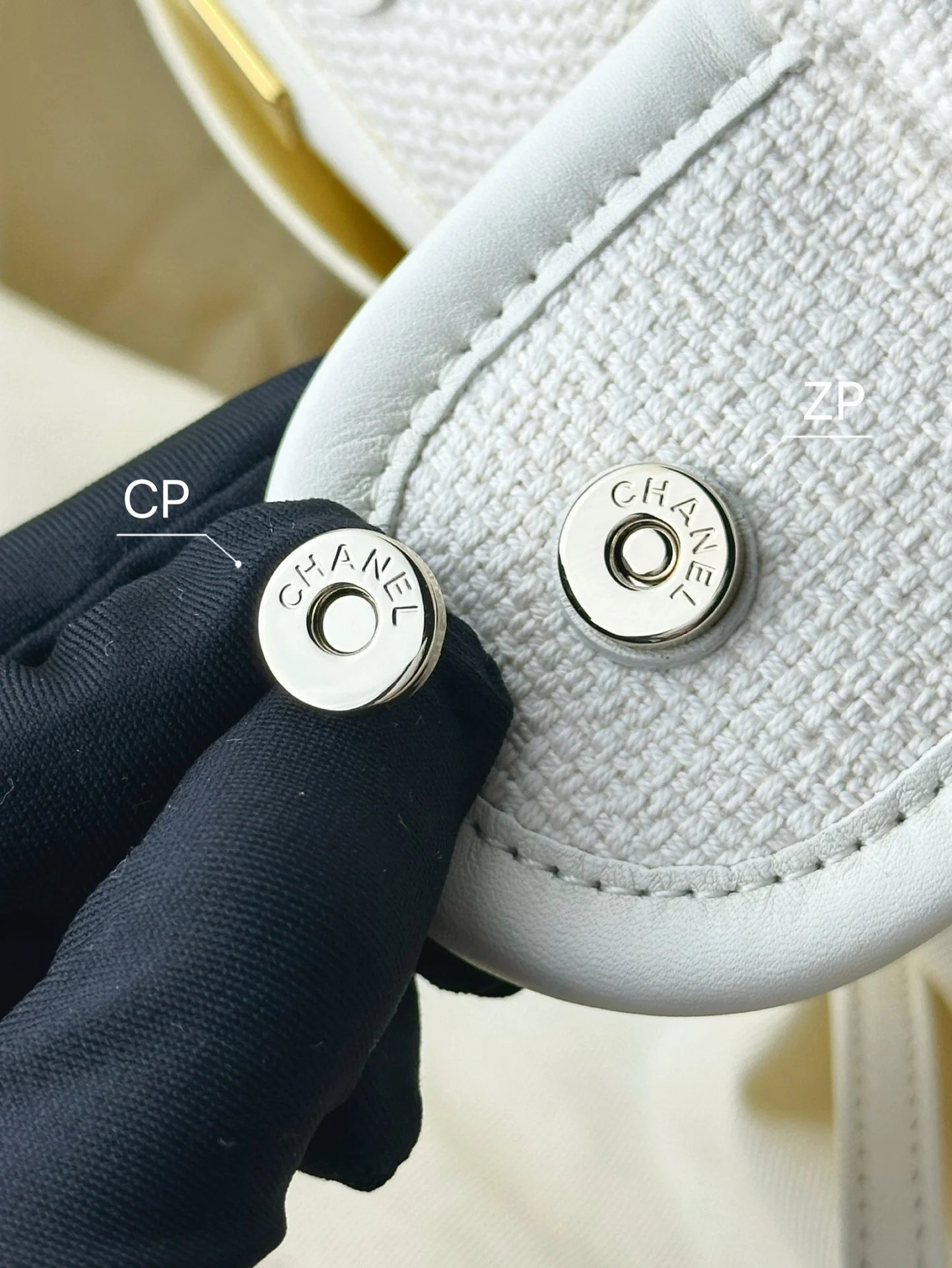 Пляжная сумка Chanel 25c, косметичка, ярко-желтая.