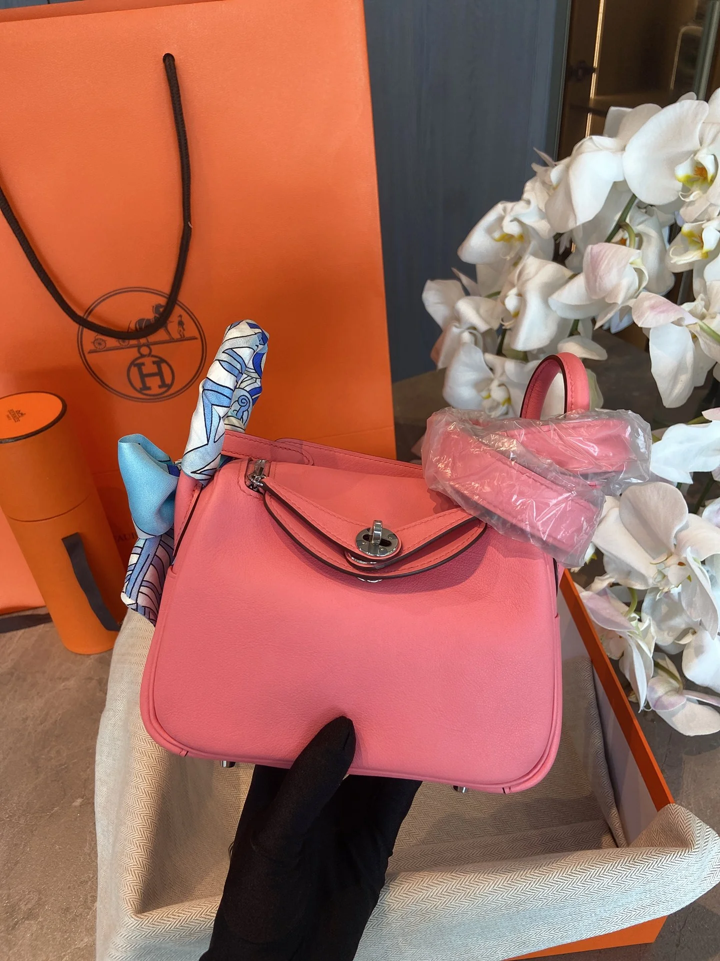 Мини-помада Hermes Lindy Swift с серебряной пряжкой