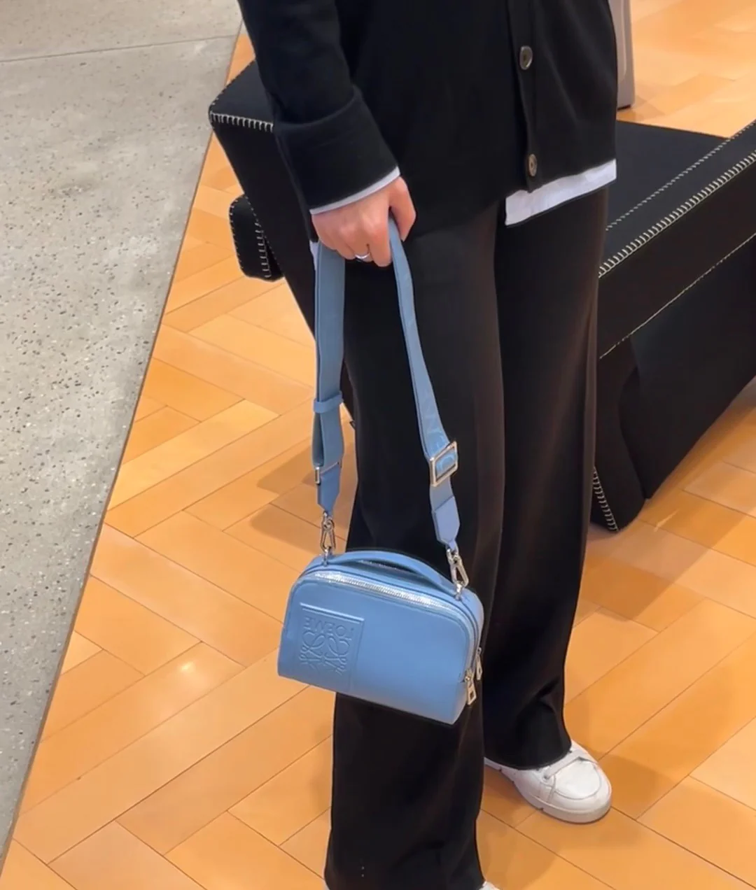 Новинка 2023 года от Loewe - Сумка для фотоаппарата из телячьей кожи - Унисекс - Синяя