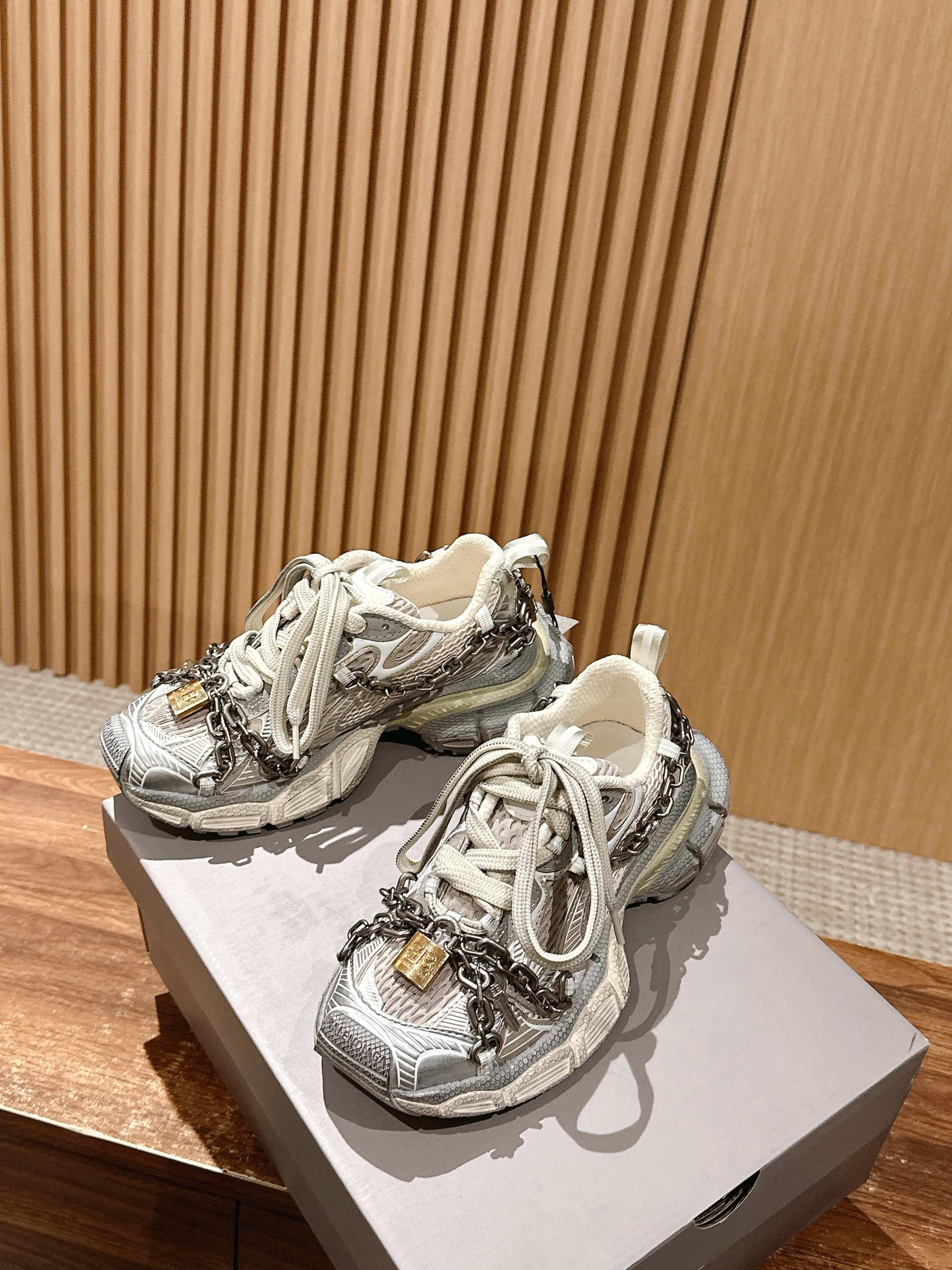 Массивные кроссовки Balenciaga — парный стиль — серебристые