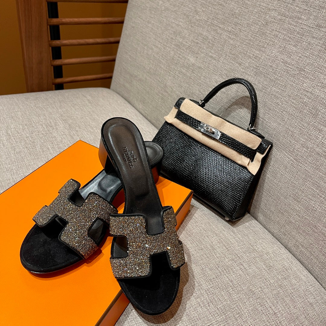 Босоножки Hermes-H на среднем каблуке с бриллиантовой гравировкой-2