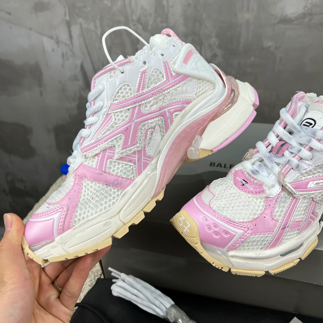 Кроссовки Balenciaga Runner - унисекс - светло-розовые