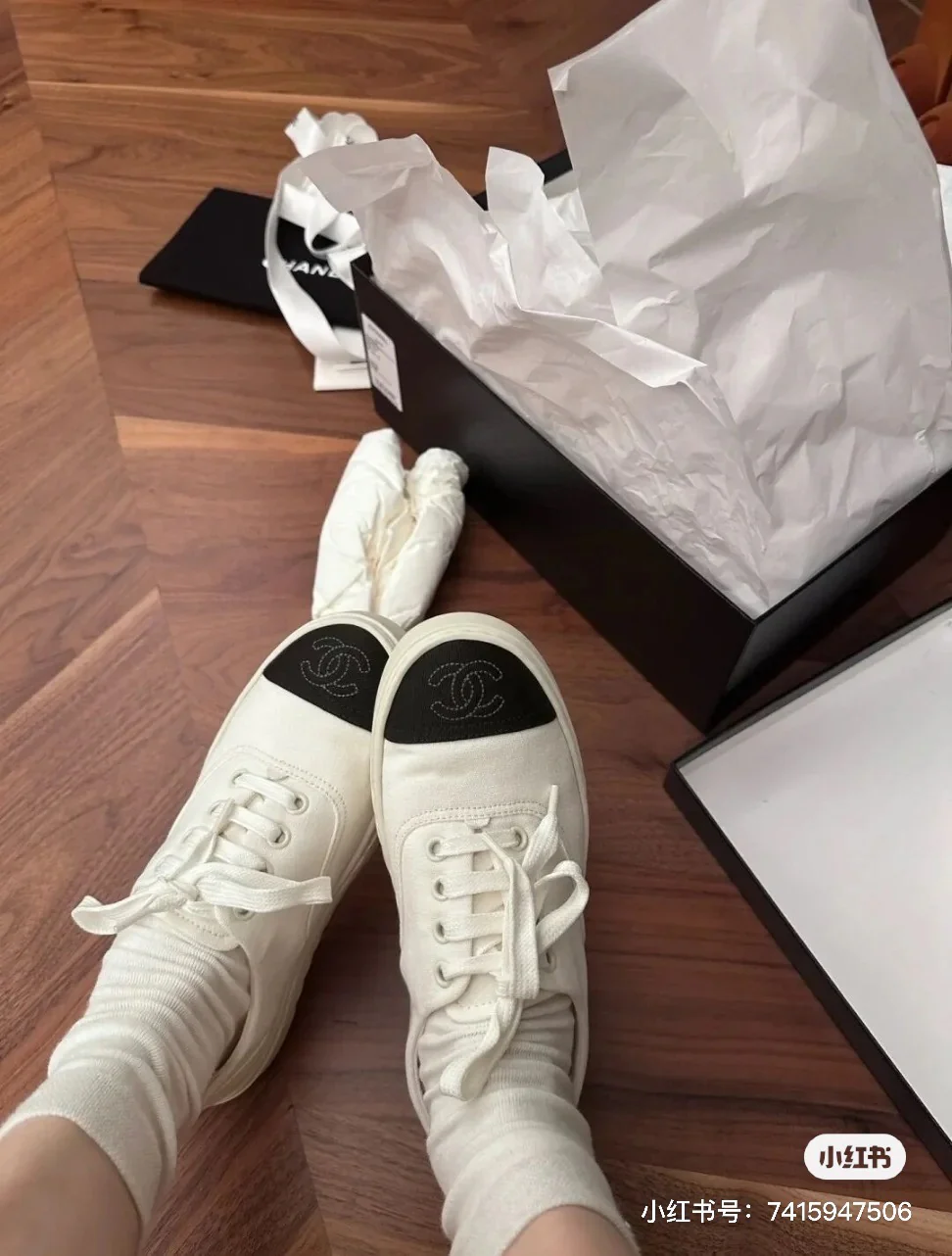 Новинка сезона весна/лето 2023 от Chanel - Колледжские парусиновые туфли - Белые - 1