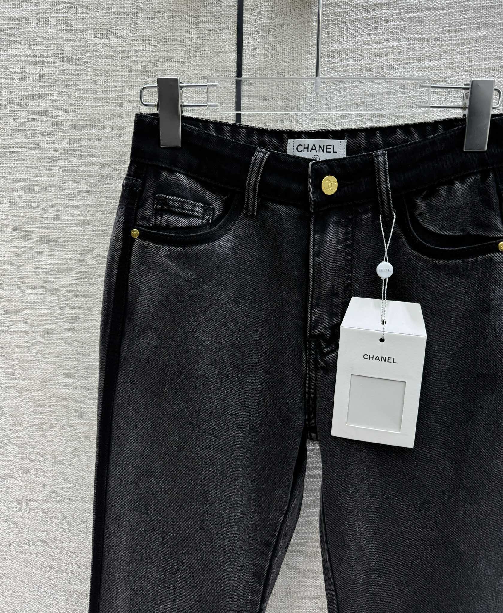 Chanel 2403 - слегка расклешенные джинсы