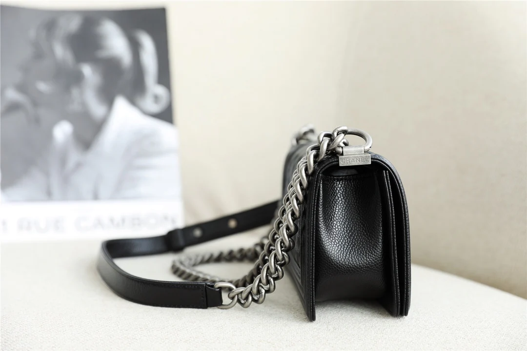 Chanel-boy-20cm-50