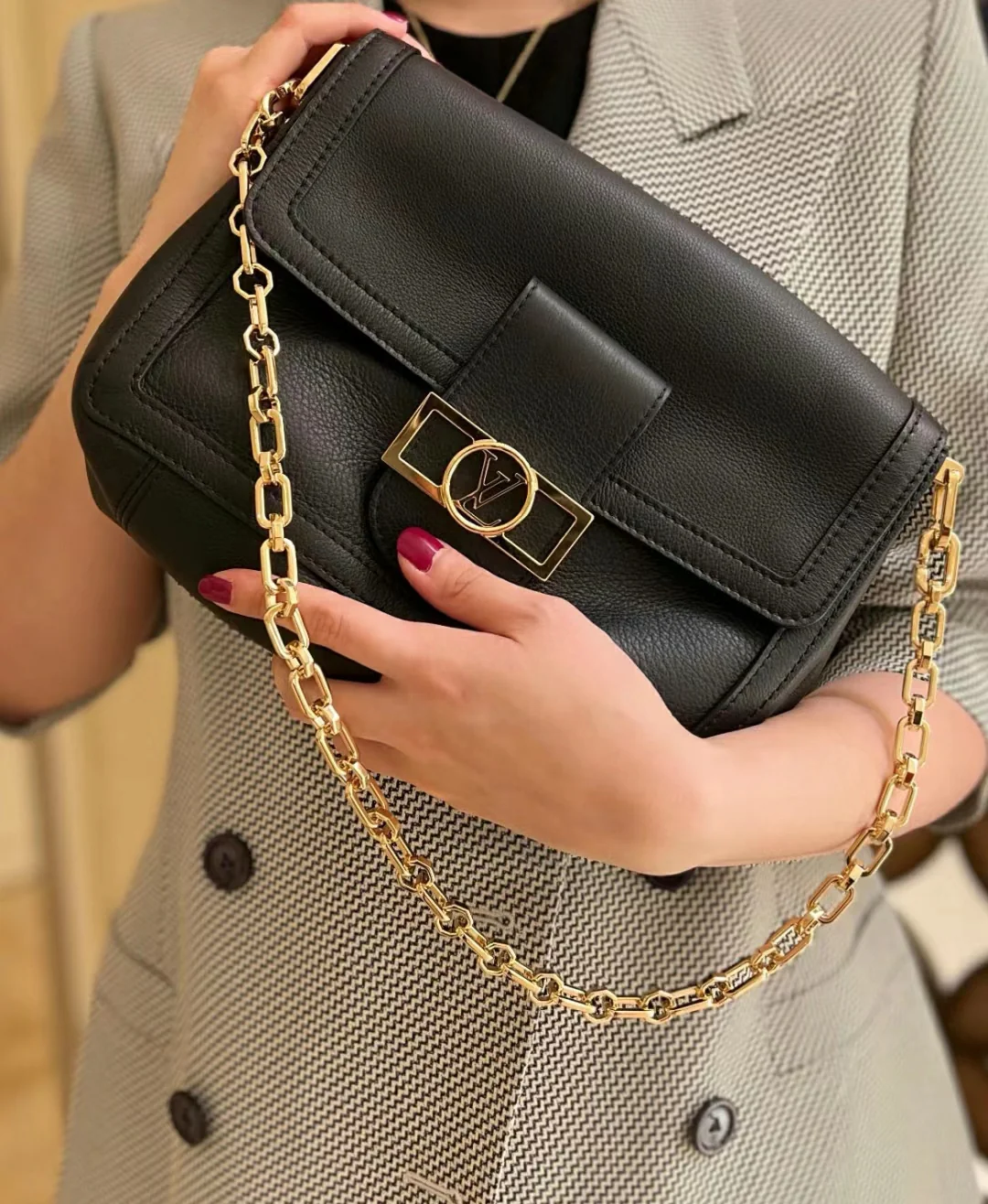 m25209-LV-dauphine-soft crossbody bag-black