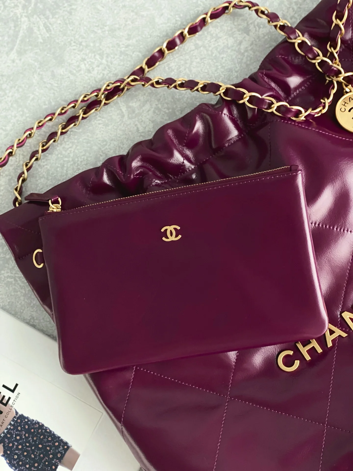 Новинка сезона весна/лето 2023 от Chanel - сумка 22 - маленькая - бордовая