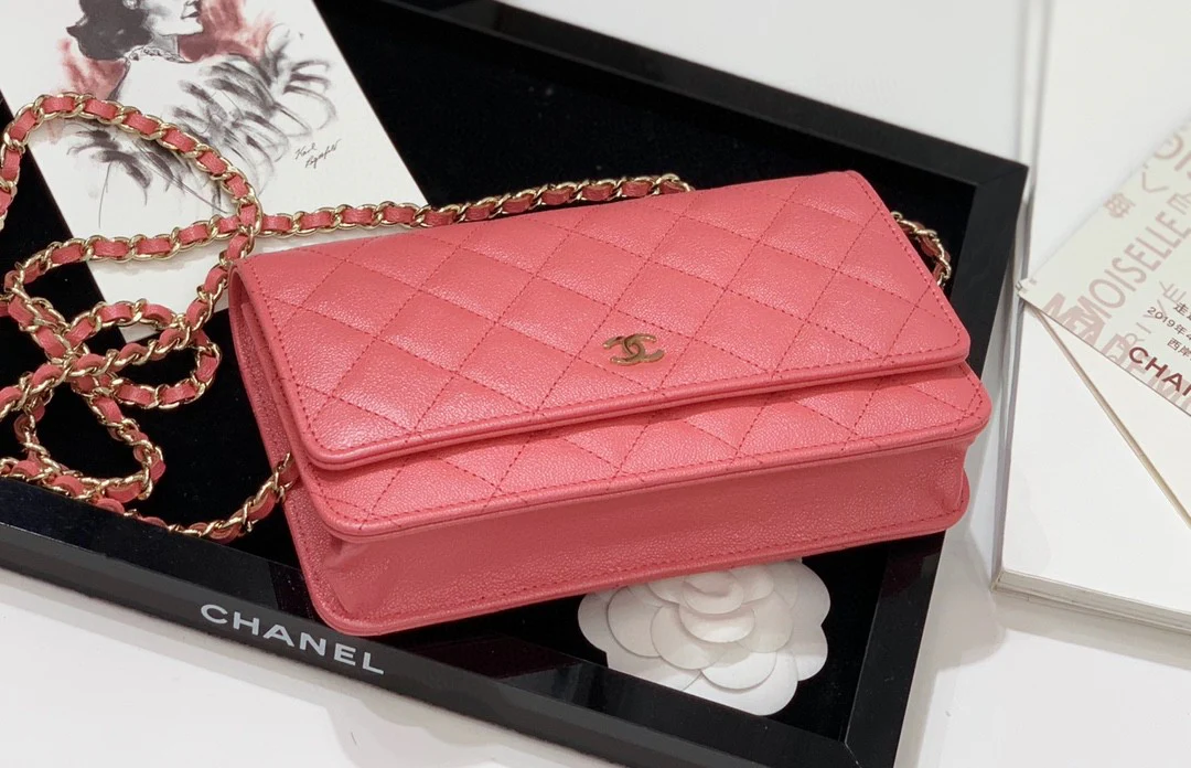 Пряжка Chanel WOC с узором ?Кунжут? из светлого золота