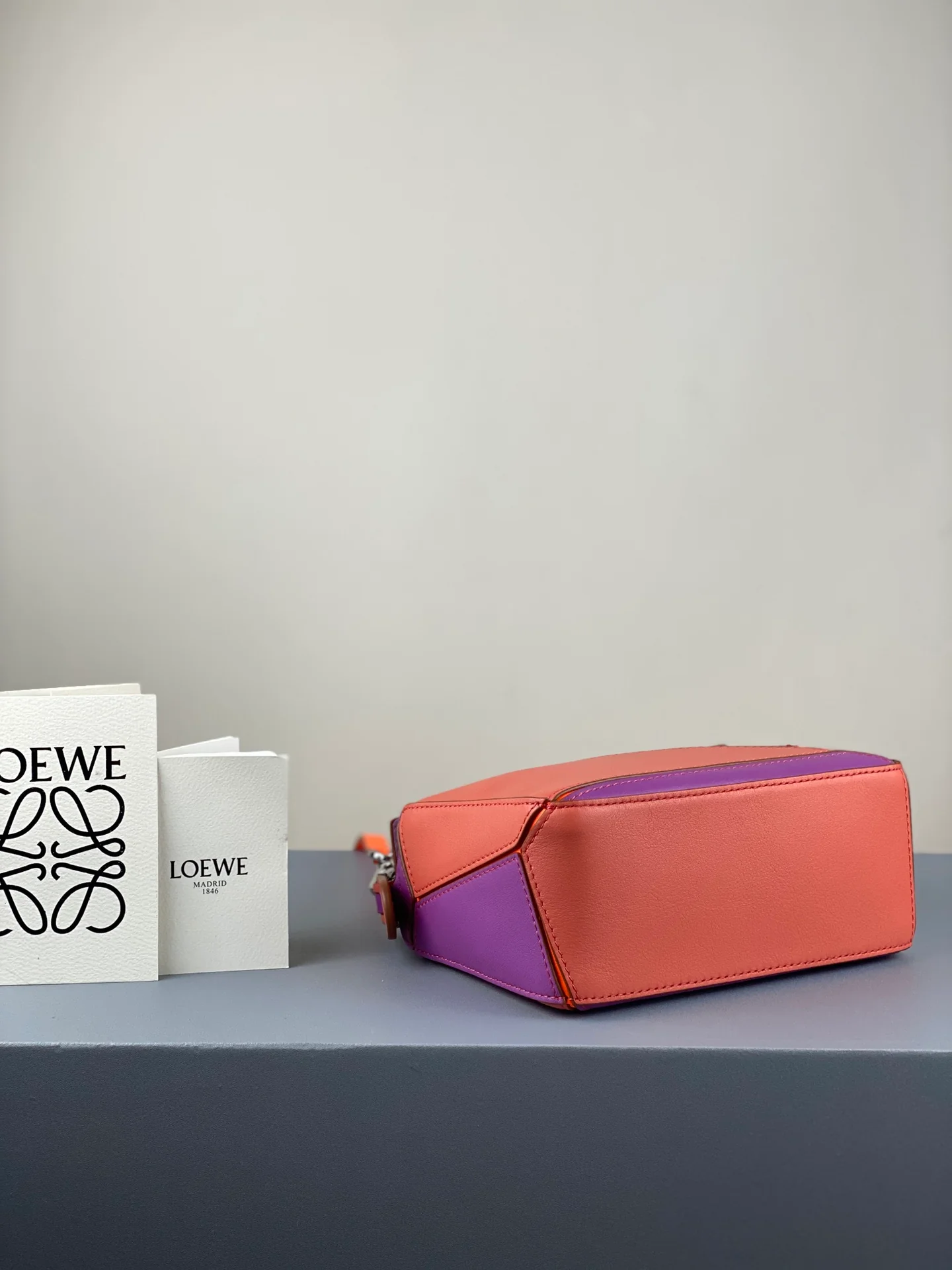 Мини-сумка Loewe Puzzle Bag из телячьей кожи - 9
