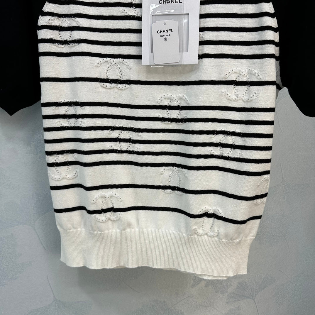 Вязаный топ Chanel 2404 в минималистичную полоску - черный