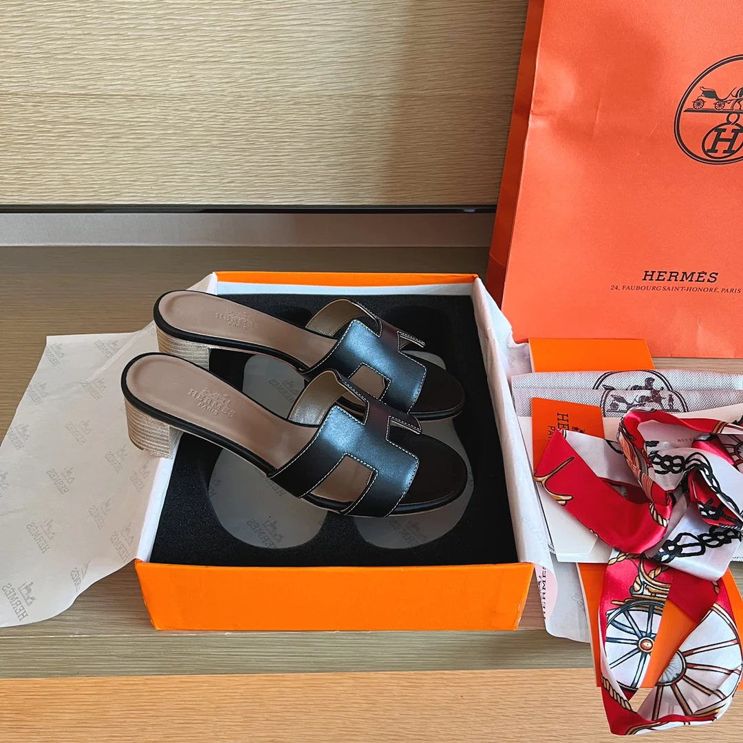 Классические сандалии Hermes на массивном каблуке H - однотонная кожа - черно-коричневые