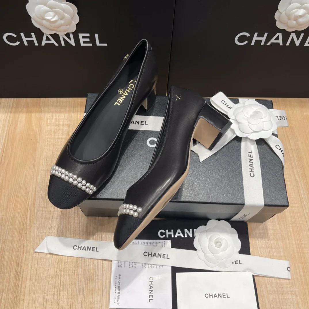 Chanel - Черные туфли на среднем каблуке