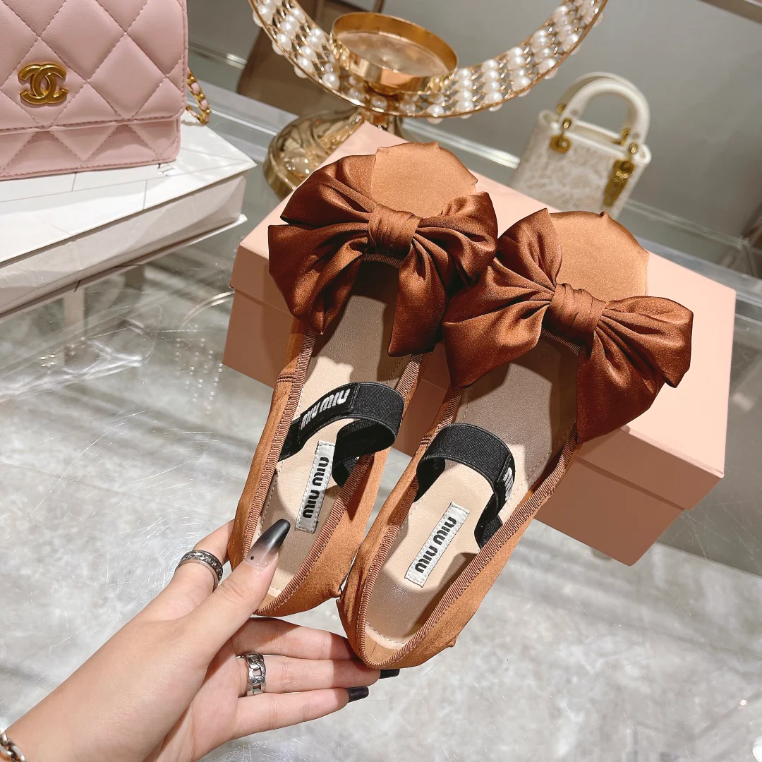 Miu Miu - Новинка сезона осень/зима 2022 - Балетки с бантом - Коричневые