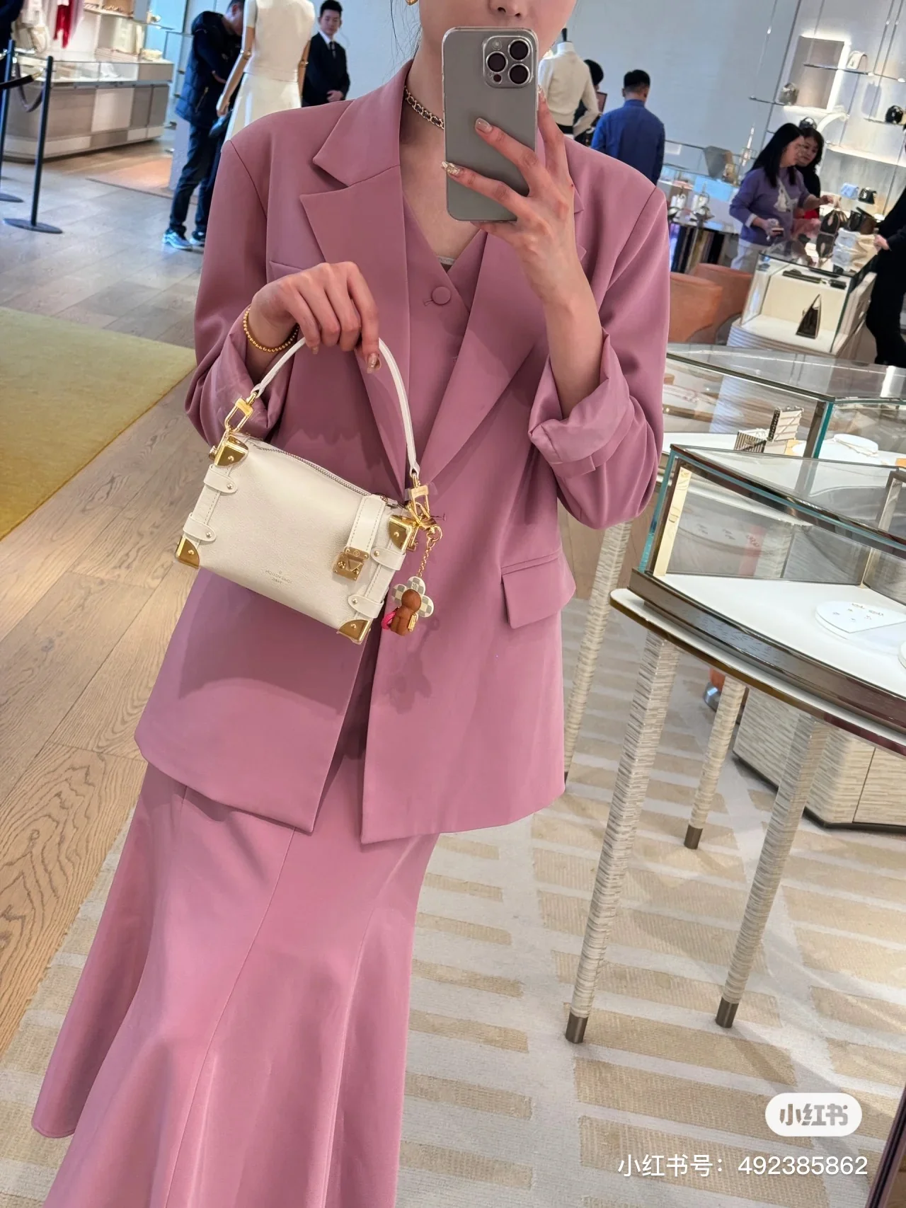 m83080-LV-side-trunk-pm chain bag-white