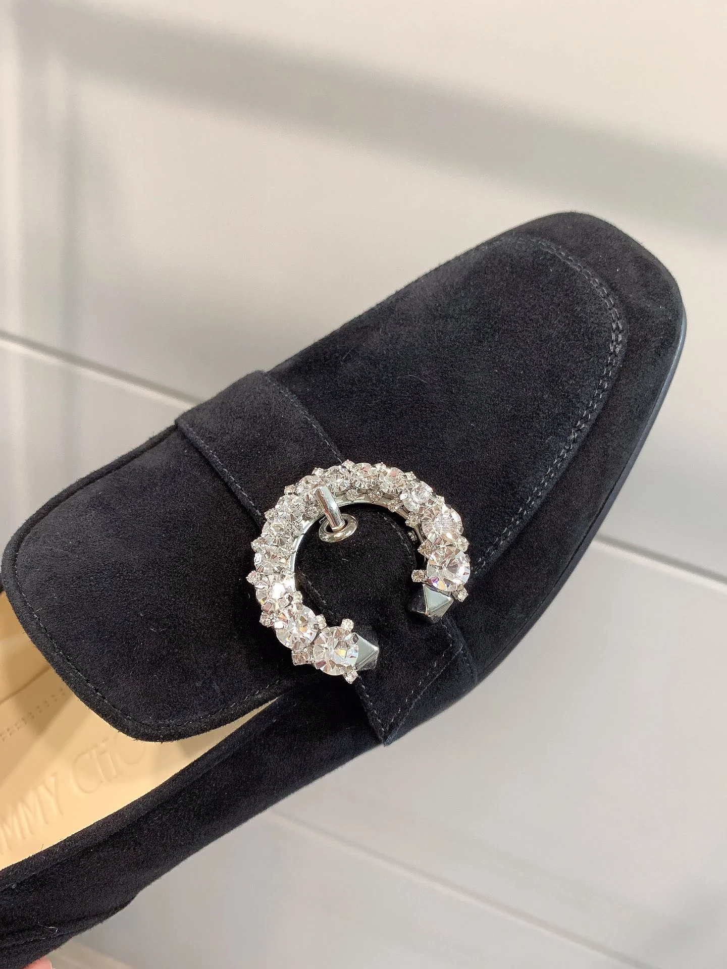 Лоферы Jimmy с пряжкой и стразами