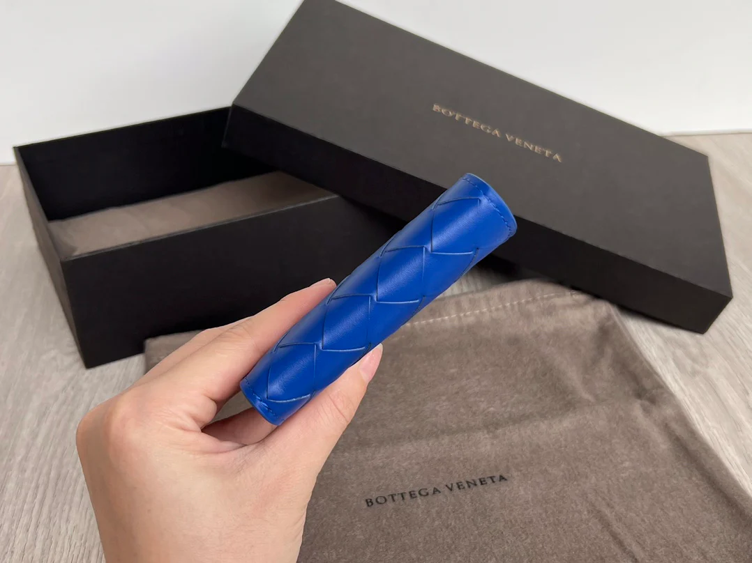 BV-中宽 编织 两折扣短夹 牛皮 11.5x9.5cm