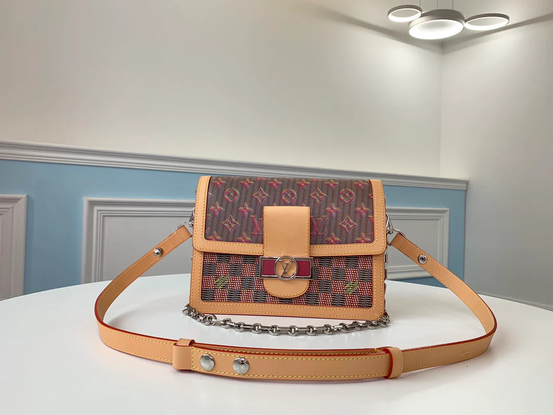 m55452-LV-dauphine-medium-messenger bag