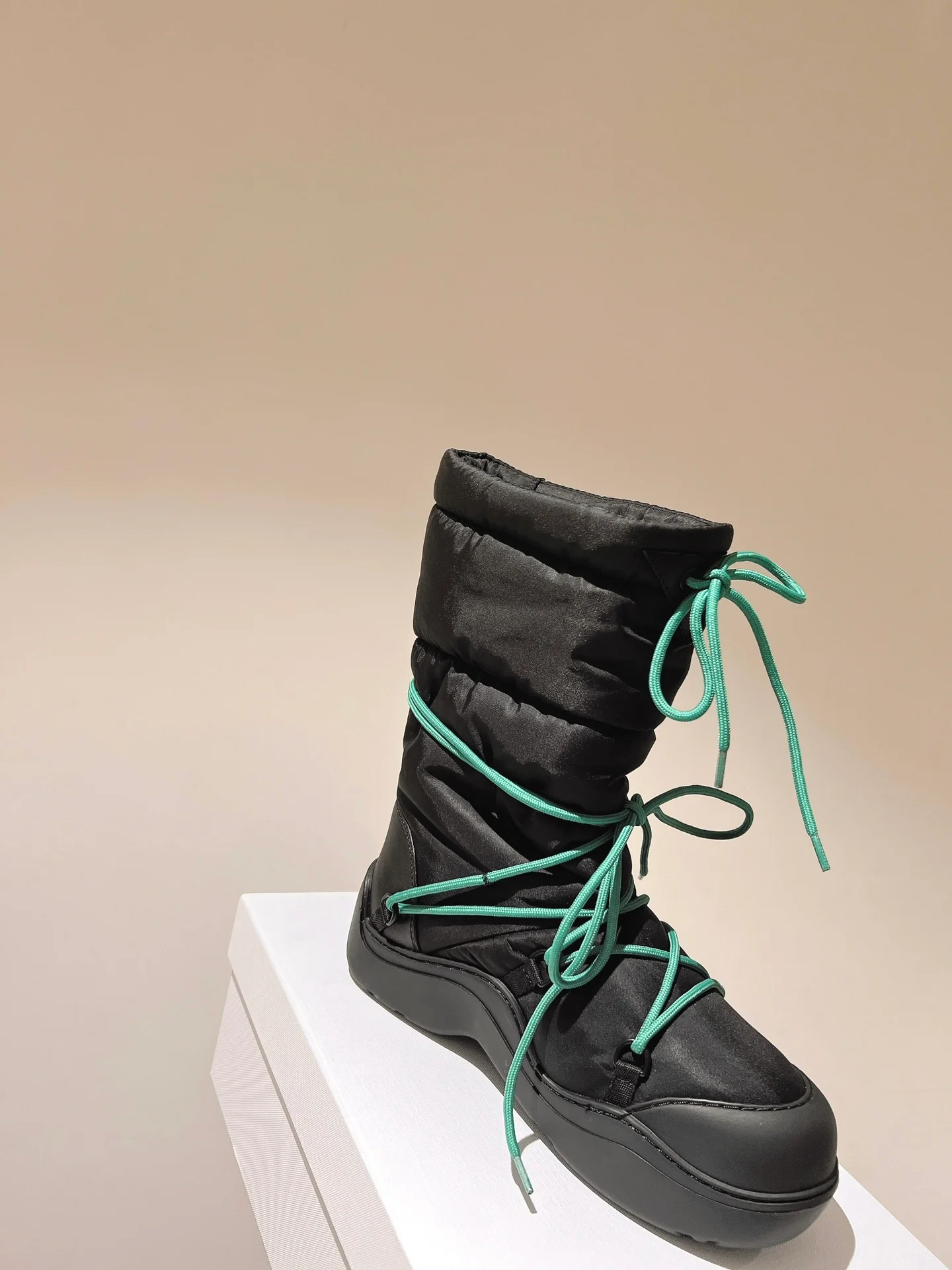 Походные ботинки BV до середины икры