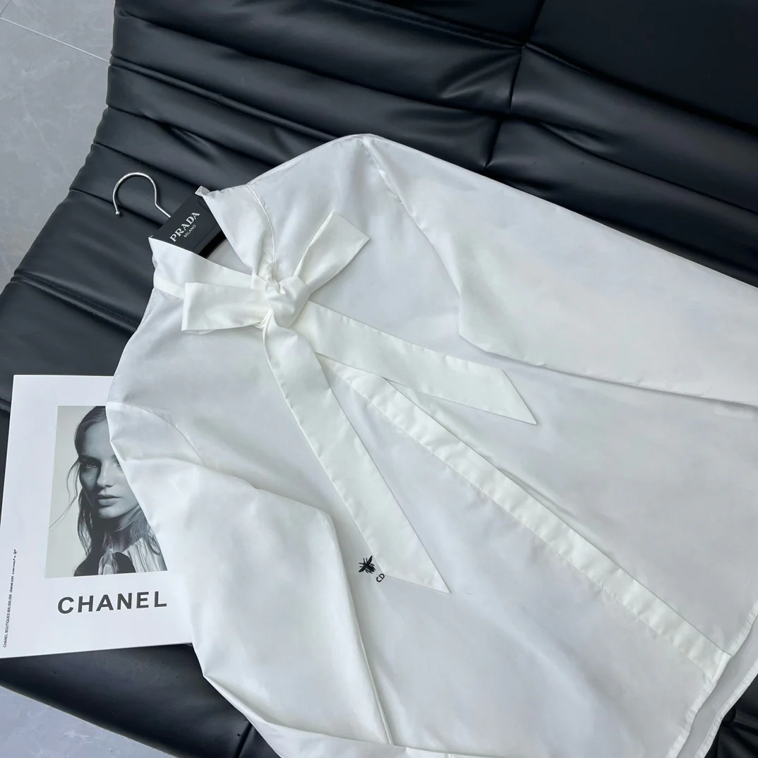 Dior - 2403-24 Новинка: Рубашка с лентой - Белая