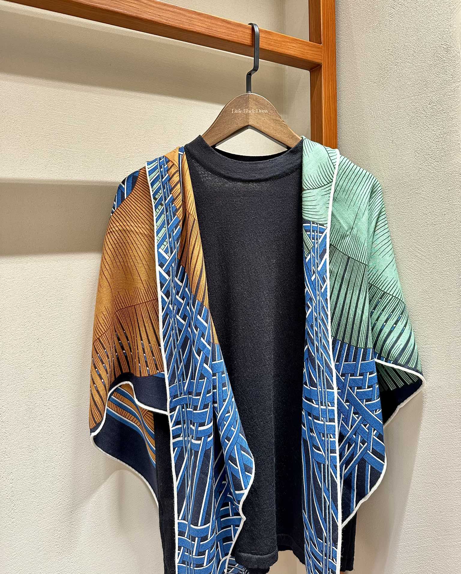 Шарф Hermes 2024 ?Две лошади: романтический дизайн?, большой квадратный.