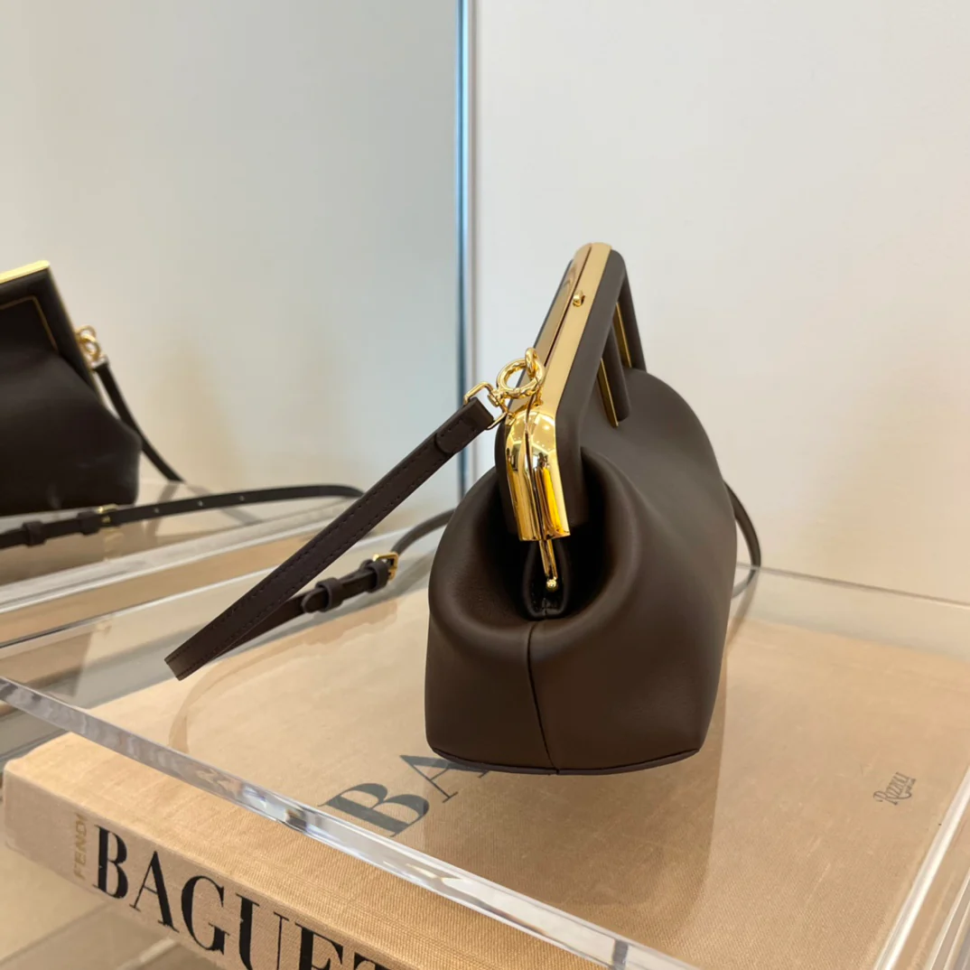 Сумка Fendi First из темно-коричневой кожи, 1