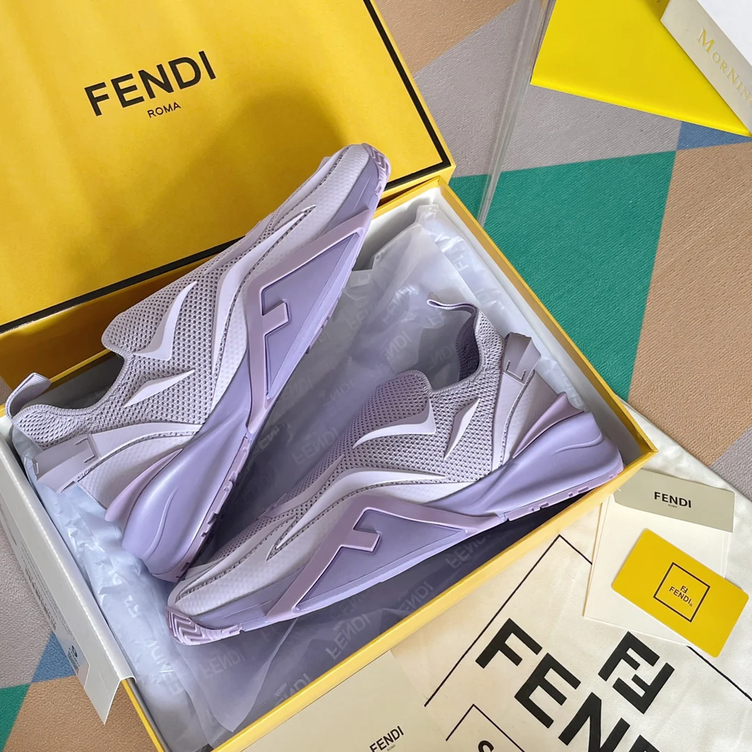 Новинка 2023 года от Fendi - кроссовки Flow Series Flyknit - фиолетовые.