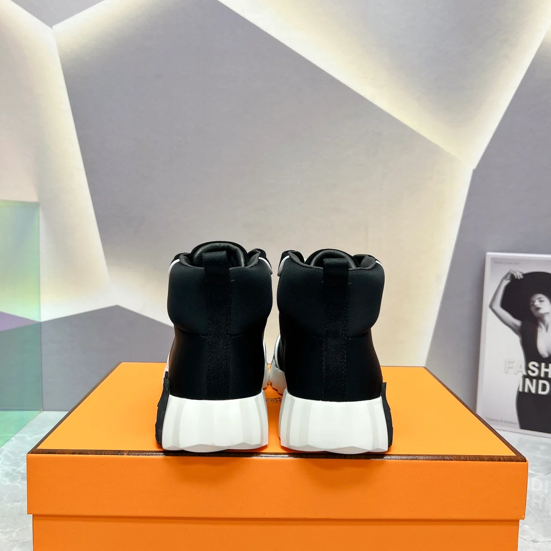 Новинки сезона весна/лето 2023 от Hermes - Высокие повседневные кроссовки - Унисекс - Черно-белые